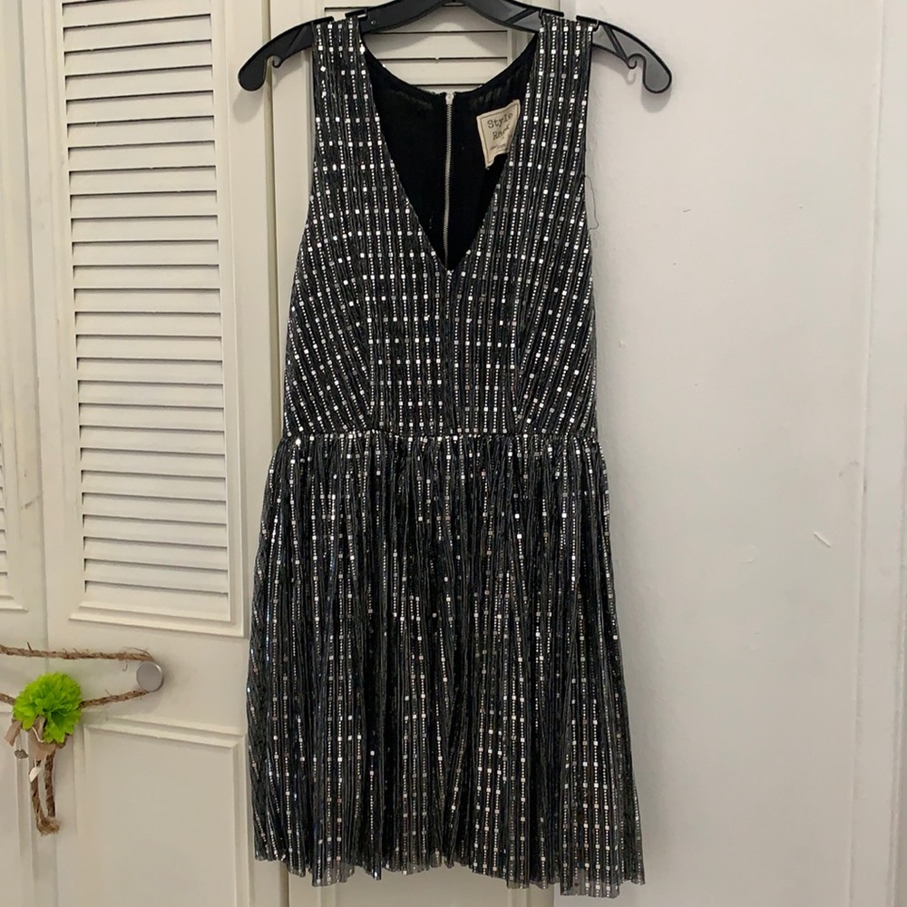 Elegant dress black and sequins